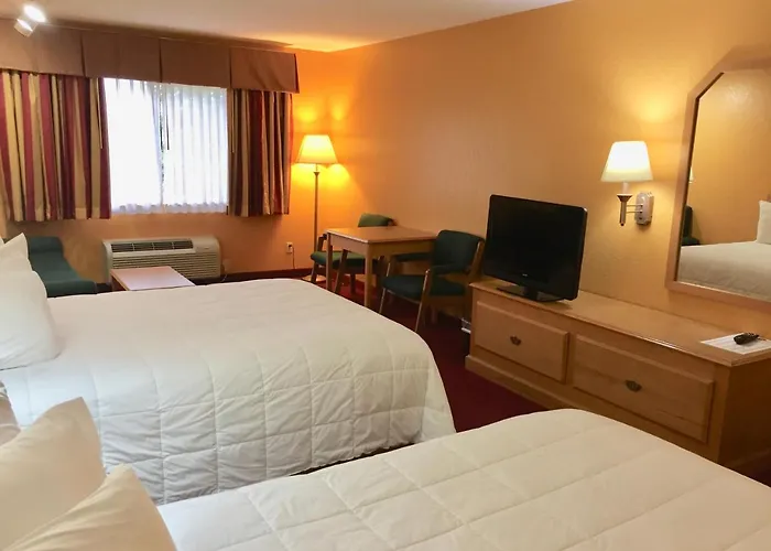 Parkfield Inn - Clinton